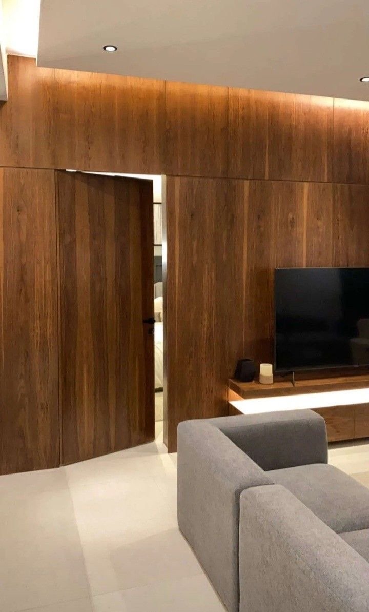تعتبر الأبواب المخفية من الحلول الحديثة في تصميم الجدران الداخلية، حيث يتم دمج الباب مع الجدار بحيث يظهر بشكل متناسق وأقل وضوحًا. وتناسب…